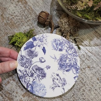 HC 文創商品 鶯歌陶瓷杯墊 HC7001 靛藍色印花維多利亞花卉-白底